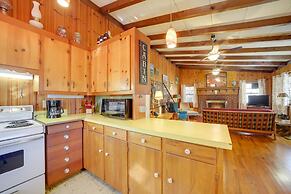 'the Red Loft' Candler Cottage Near Hiking Trails!