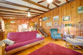 'the Red Loft' Candler Cottage Near Hiking Trails!