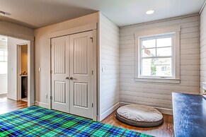 Modern Gearhart Getaway, Walk to Beach & Downtown!