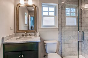 Modern Gearhart Getaway, Walk to Beach & Downtown!