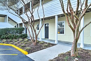 4 Mi to Ocean: Lewes Beach Condo w/ Screened Porch