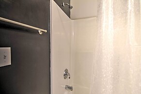 4 Mi to Ocean: Lewes Beach Condo w/ Screened Porch