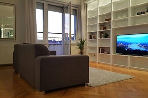 Basilica View Apartment With Balcony