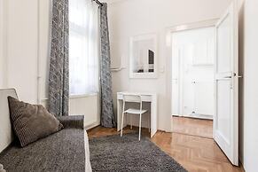 Basilica View Apartment With Balcony