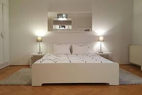 Basilica View Apartment With Balcony