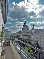 Basilica View Apartment With Balcony