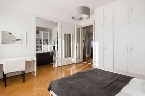 Basilica View Apartment With Balcony