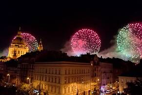 Basilica View Apartment With Balcony