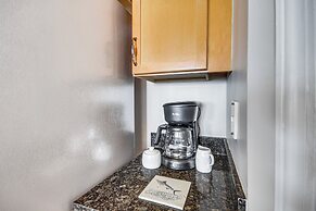 Sleek Gulfport Condo w/ Ocean Views & Pool Access!