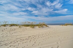 Sleek Gulfport Condo w/ Ocean Views & Pool Access!