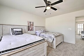 8 mi to Westgate: Family-friendly Glendale Home!