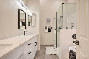 8 mi to Westgate: Family-friendly Glendale Home!