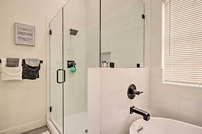 8 mi to Westgate: Family-friendly Glendale Home!