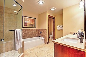 Ski-in/ski-out Breckenridge Resort Condo at Peak 7