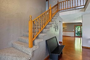 Tranquil Family Home w/ Yard, 14 Mi to Springfield