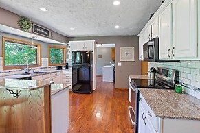 Tranquil Family Home w/ Yard, 14 Mi to Springfield