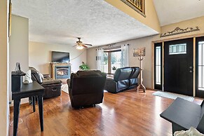 Tranquil Family Home w/ Yard, 14 Mi to Springfield