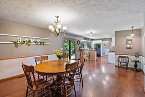 Tranquil Family Home w/ Yard, 14 Mi to Springfield
