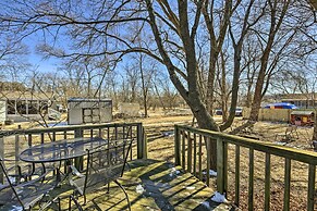 Twin Lakes Escape w/ Deck < 1 Mi to Beach!