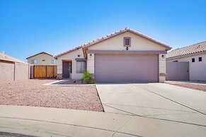 4 Mi to State Farm Stadium: Avondale Home w/ Patio