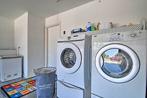 4 Mi to State Farm Stadium: Avondale Home w/ Patio