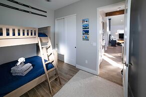 Modern Flagstaff Escape w/ Grill, 3 Mi to Downtown