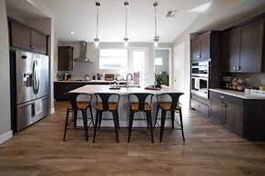 Modern Flagstaff Escape w/ Grill, 3 Mi to Downtown