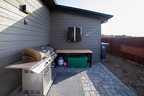 Modern Flagstaff Escape w/ Grill, 3 Mi to Downtown