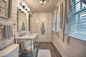 Romantic Apt Near Wineries, Golf & Lake Erie!