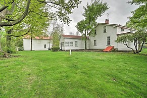 Romantic Apt Near Wineries, Golf & Lake Erie!