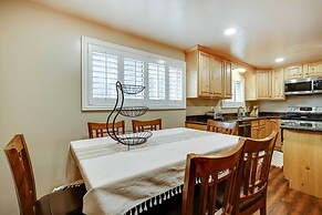 Updated Ranch Apartment w/ Deck - 9 Mi to Downtown