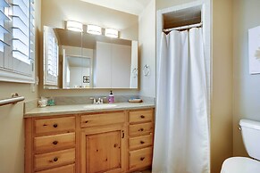 Updated Ranch Apartment w/ Deck - 9 Mi to Downtown