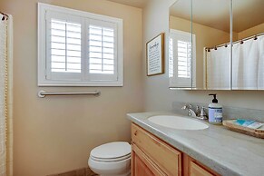 Updated Ranch Apartment w/ Deck - 9 Mi to Downtown