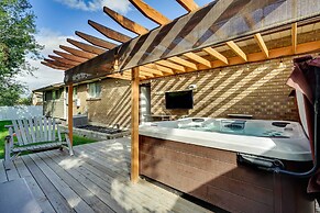 Updated Ranch Apartment w/ Deck - 9 Mi to Downtown