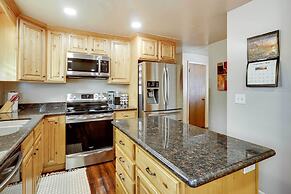 Updated Ranch Apartment w/ Deck - 9 Mi to Downtown