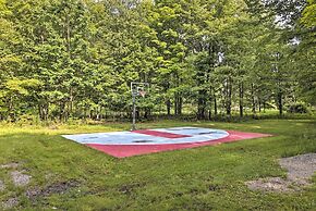 2 Mi to Elk Mountain: Poconos Escape on 11 Acres!