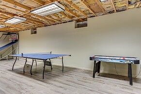 2 Mi to Elk Mountain: Poconos Escape on 11 Acres!