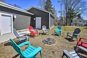 Cozy & Urban Ludington Apt ~ 1 Mi to Lake Michigan