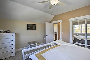 Cozy & Urban Ludington Apt ~ 1 Mi to Lake Michigan