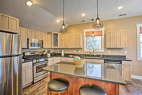 Cozy & Urban Ludington Apt ~ 1 Mi to Lake Michigan