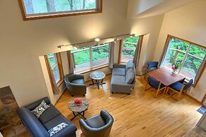 The River House' w/ Deck, on Mckenzie River!