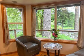 The River House' w/ Deck, on Mckenzie River!