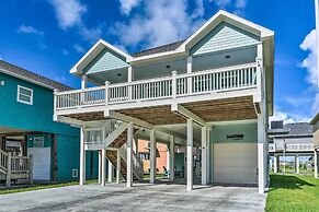 Walk to Shore: Family Retreat in Crystal Beach!