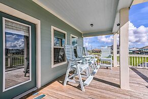 Walk to Shore: Family Retreat in Crystal Beach!