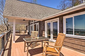 Stunning Highlands Escape w/ Fireplace & Game Room