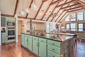 Stunning Highlands Escape w/ Fireplace & Game Room