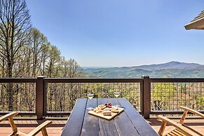 Stunning Highlands Escape w/ Fireplace & Game Room