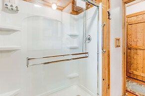 Near Car Shows: Cosby 'cozy Cove' Cabin w/ Deck