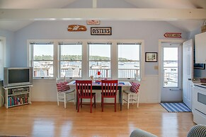 'heron Cottage' on Casco Bay w/ Deck & Boat Dock!