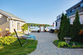 'heron Cottage' on Casco Bay w/ Deck & Boat Dock!